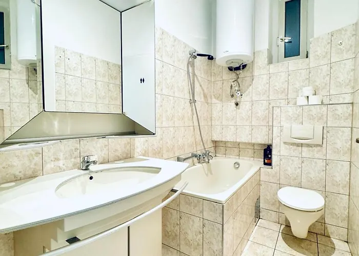Spacious Private In 5br Near Atzgersdorf Station דירה *